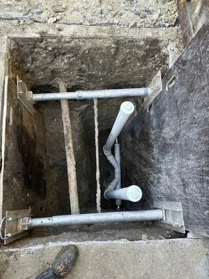 Experienced plumber completing Drain Cleaning work in Oshtemo